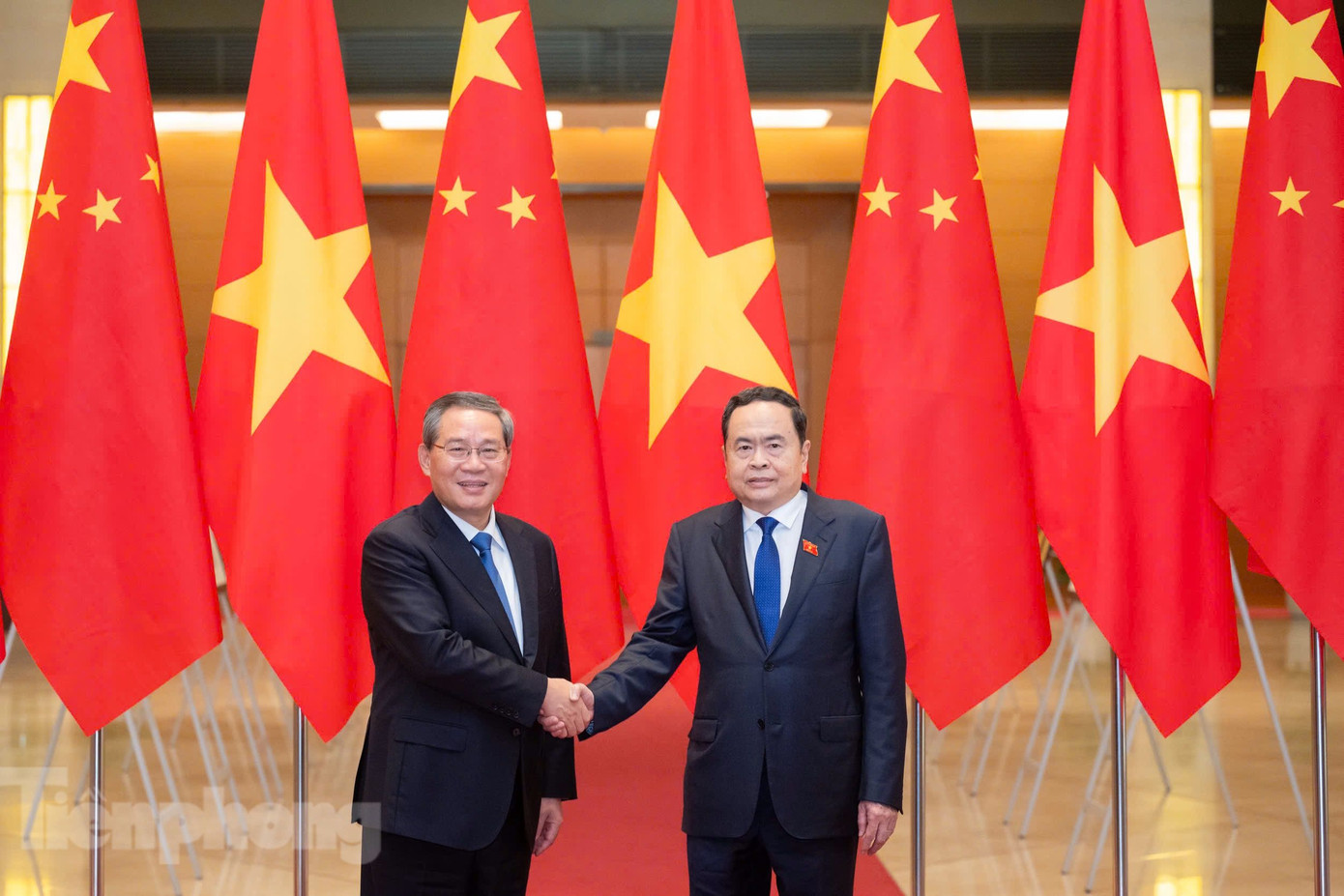 Thủ tướng Trung Quốc Lý Cường hội kiến Chủ tịch Quốc hội Trần Thanh Mẫn ngày 13/10. (Ảnh: Như Ý)