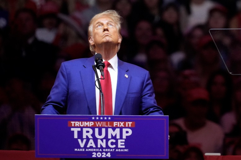 Ông Trump vận động ở nhà thi đấu Madison Square Garden, ngày 28/10. (Ảnh: AP) Ông Trump vận động ở nhà thi đấu Madison Square Garden, ngày 28/10. (Ảnh: AP)