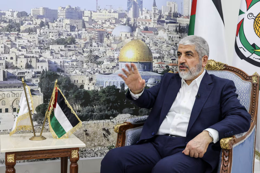 Ông Khaled Meshaal trả lời phỏng vấn tại Doha, Qatar, ngày 5/10. (Ảnh: Reuters)