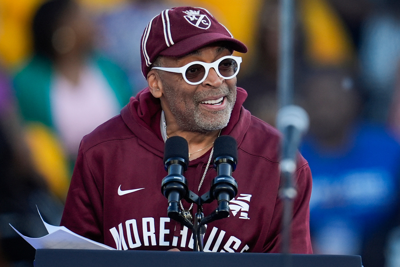 Spike Lee vận động cho bà Harris ngày 24/10. (Ảnh: AP) Spike Lee vận động cho bà Harris ngày 24/10. (Ảnh: AP)