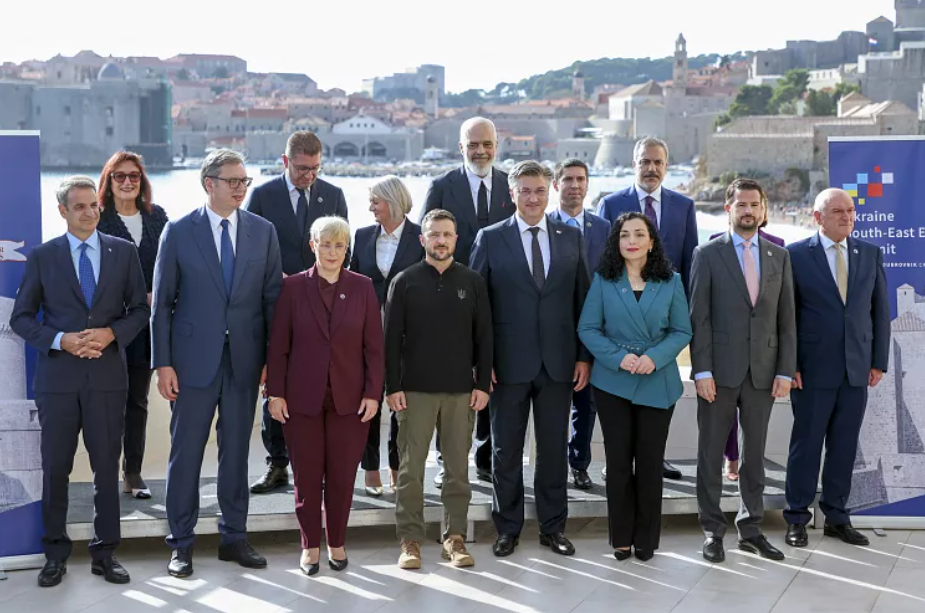 Tổng thống Ukraine Volodymir Zelensky gặp các nhà lãnh đạo tham gia hội nghị thượng đỉnh Ukraine - Đông Nam Âu ở Croatia, ngày 9/10. (Ảnh: AP) Tổng thống Ukraine Volodymir Zelensky gặp các nhà lãnh đạo tham gia hội nghị thượng đỉnh Ukraine - Đông Nam Âu ở Croatia, ngày 9/10. (Ảnh: AP)