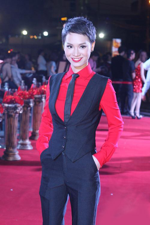 "Cô nàng đẹp trai" Trà My Idol.