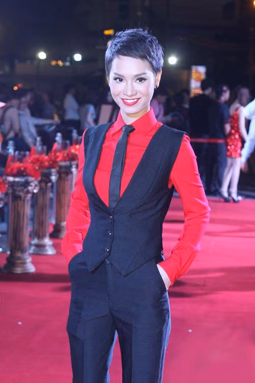 "Cô nàng đẹp trai" Trà My Idol.