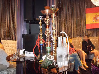 Theo tiết lộ của dân chơi shisha chuyên nghiệp, giá gốc của 1 gói shisha loại xịn dao động từ 150.000 - 350.000 đồng. Theo tiết lộ của dân chơi shisha chuyên nghiệp, giá gốc của 1 gói shisha loại xịn dao động từ 150.000 - 350.000 đồng