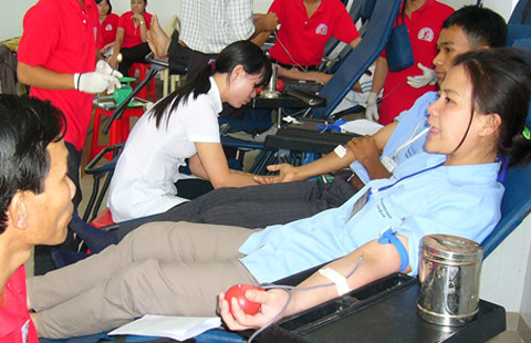 Ông Khuân rất quan tâm đến công tác xã hội nên ba năm trước Công ty Phương Nam bắt đầu tổ chức cho công nhân hiến máu nhân đạo để cứu người. Ảnh: Thiên Phước