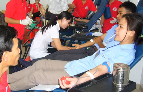 Ông Khuân rất quan tâm đến công tác xã hội nên ba năm trước Công ty Phương Nam bắt đầu tổ chức cho công nhân hiến máu nhân đạo để cứu người. Ảnh: Thiên Phước