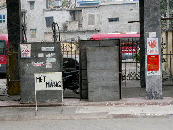 Rút ngắn thời gian quyết định tăng giá xăng dầu để hạn chế tình trạng găm giữ, bán nhỏ giọt. (Ảnh: Văn Điệp/TTXVN)