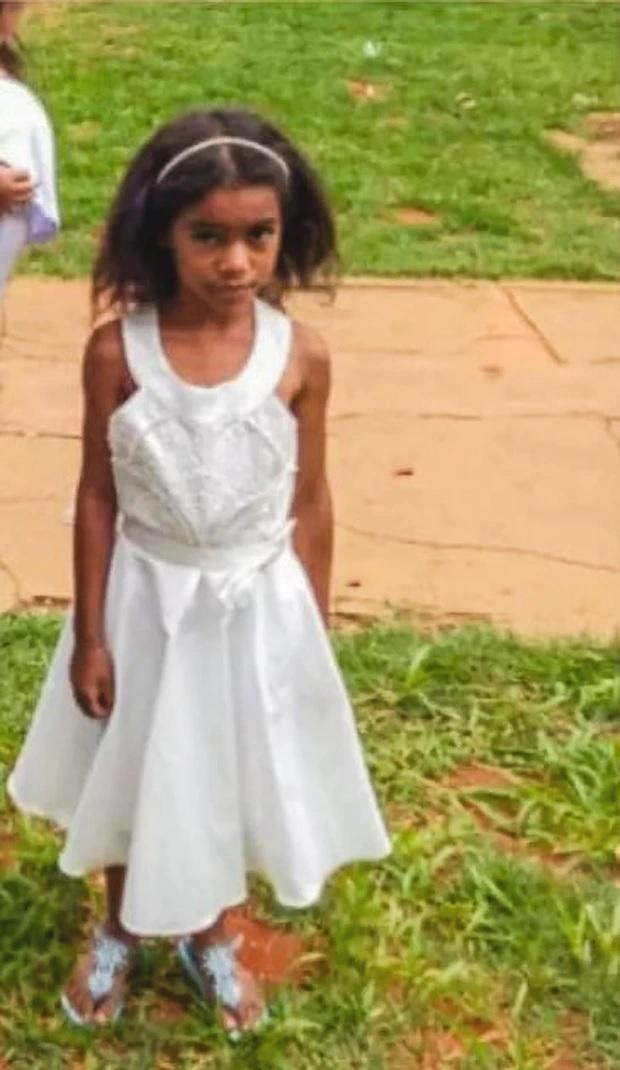 Bé gái Ana. Ảnh: Newsflash.