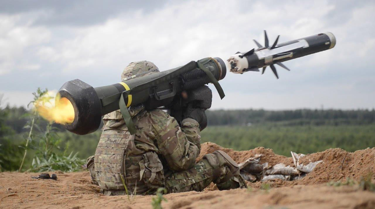 Lính Mỹ phóng tên lửa chống tăng FGM-148 Javelin trong một cuộc tập trận bắn đạn thật ở Estonia. Ảnh: Military View.