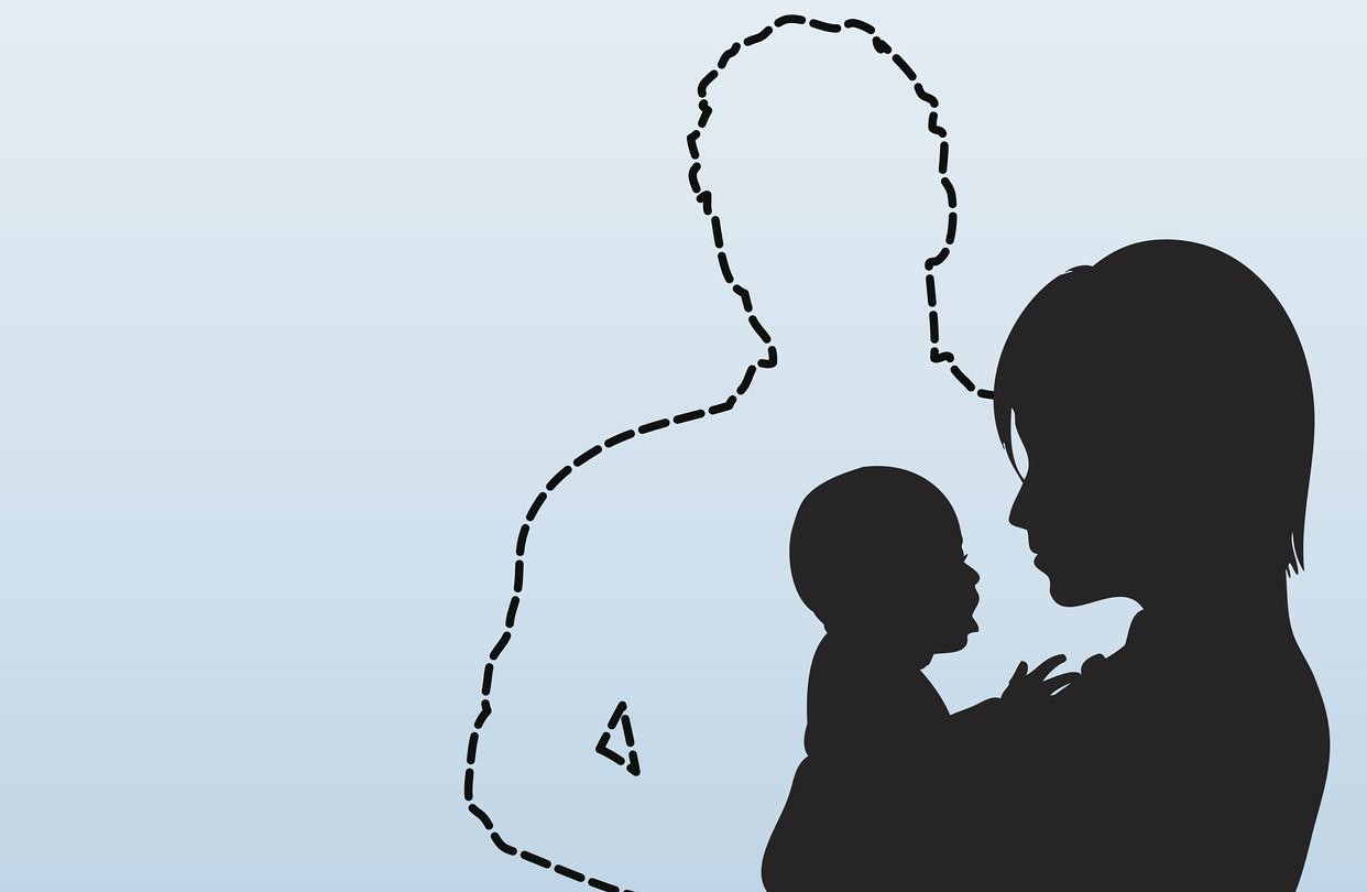 Cha dượng, mẹ kế nên tập trung vào việc nuôi dưỡng mối quan hệ lành mạnh với con cái của bạn đời. Điều này được thực hiện thông qua sự kết nối, chứ không phải là cải huấn, trừng phạt.