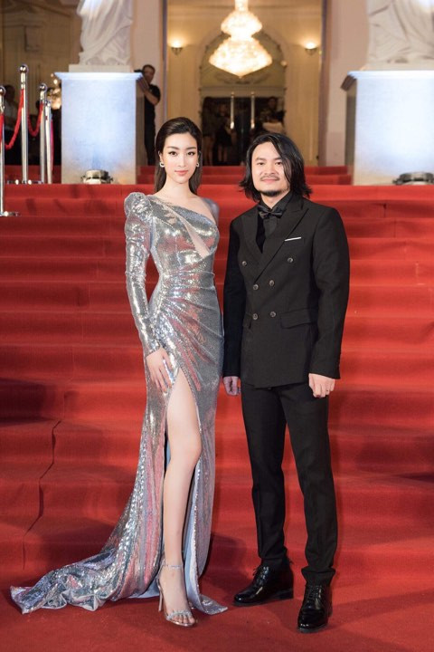 Dàn Hoa, Á hậu diện đầm gợi cảm 'đổ bộ' thảm đỏ lễ trao giải Cống hiến ảnh 16