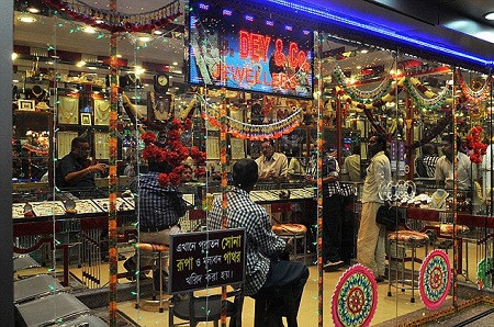 Nghề “quét cát tìm vàng” trên đường phố ảnh 8