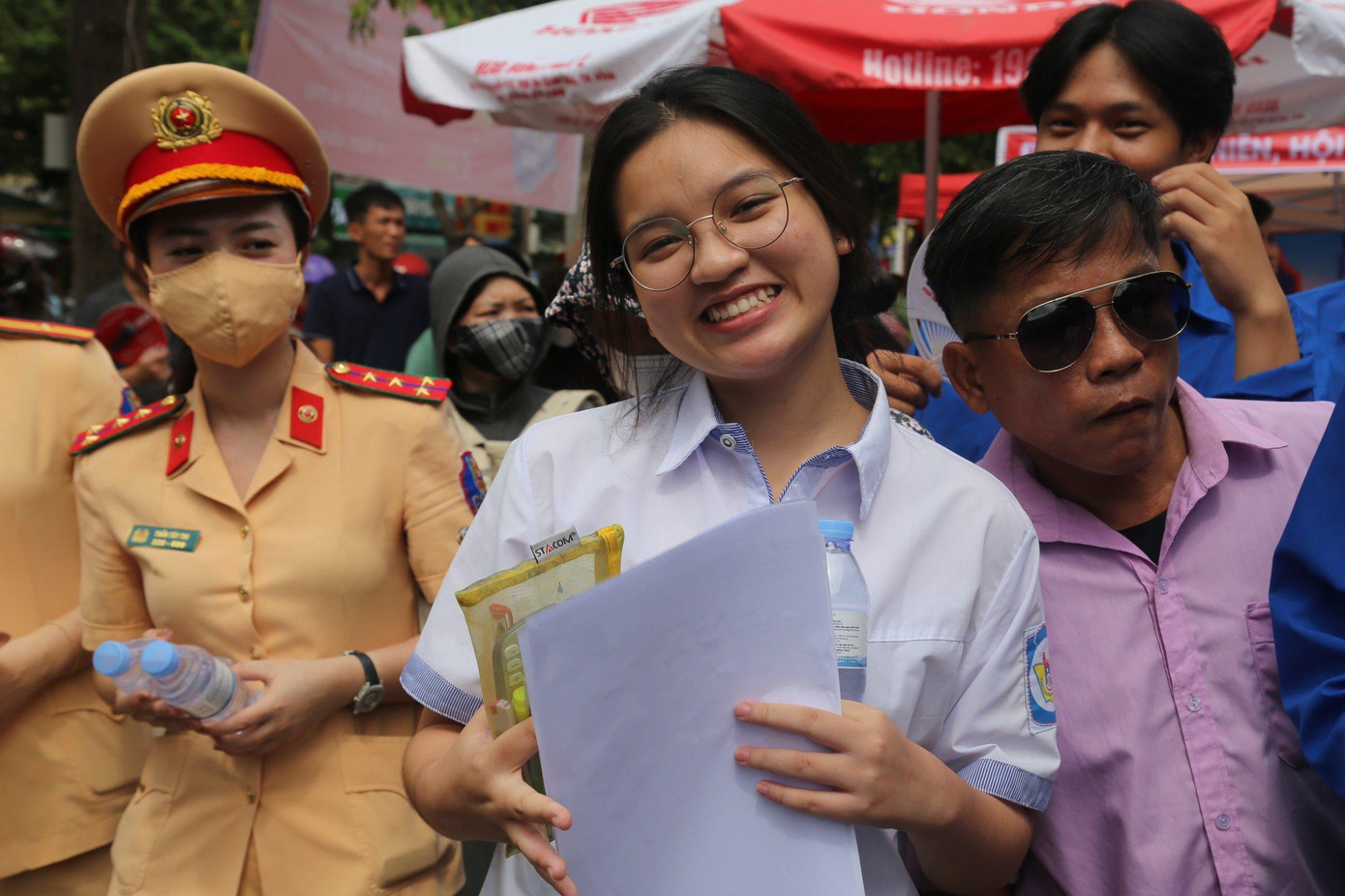 Thí sinh tự tin thi xong Ngữ Văn, cập nhật giải đề ảnh 108