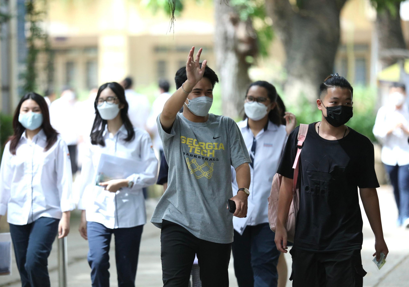 Thí sinh tự tin thi xong Ngữ Văn, cập nhật giải đề ảnh 112