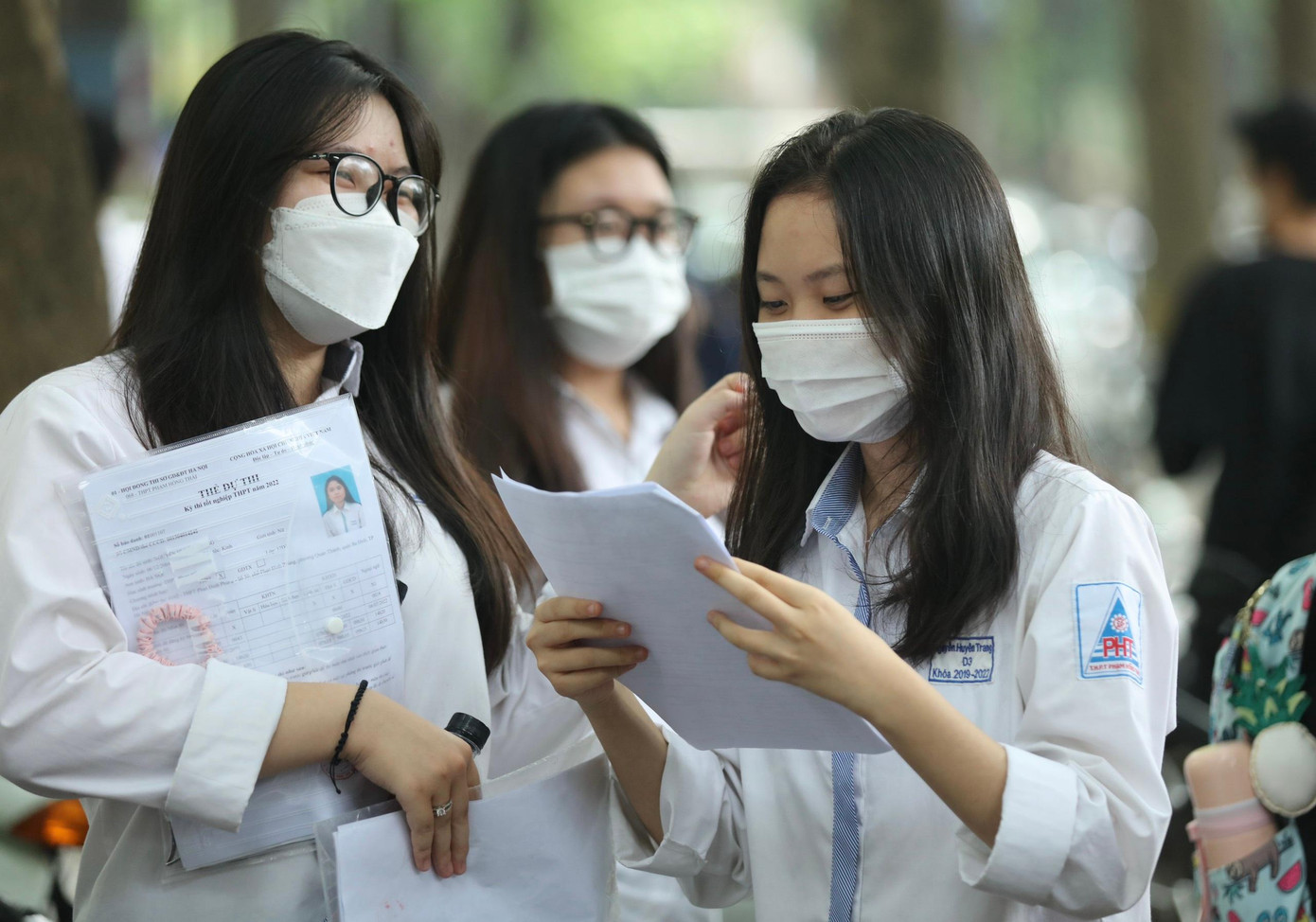 Thí sinh hoàn thành thi tốt nghiệp, cập nhật giải đề Ngoại Ngữ ảnh 24 Thí sinh hoàn thành thi tốt nghiệp, cập nhật giải đề Ngoại Ngữ ảnh 24