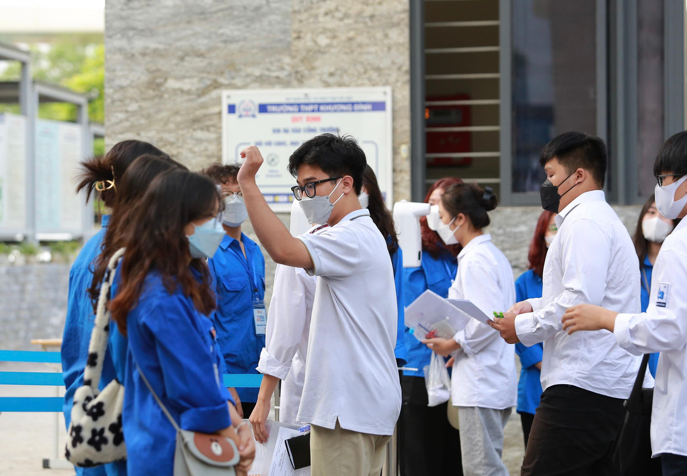 Thí sinh tự tin thi xong Ngữ Văn, cập nhật giải đề ảnh 33