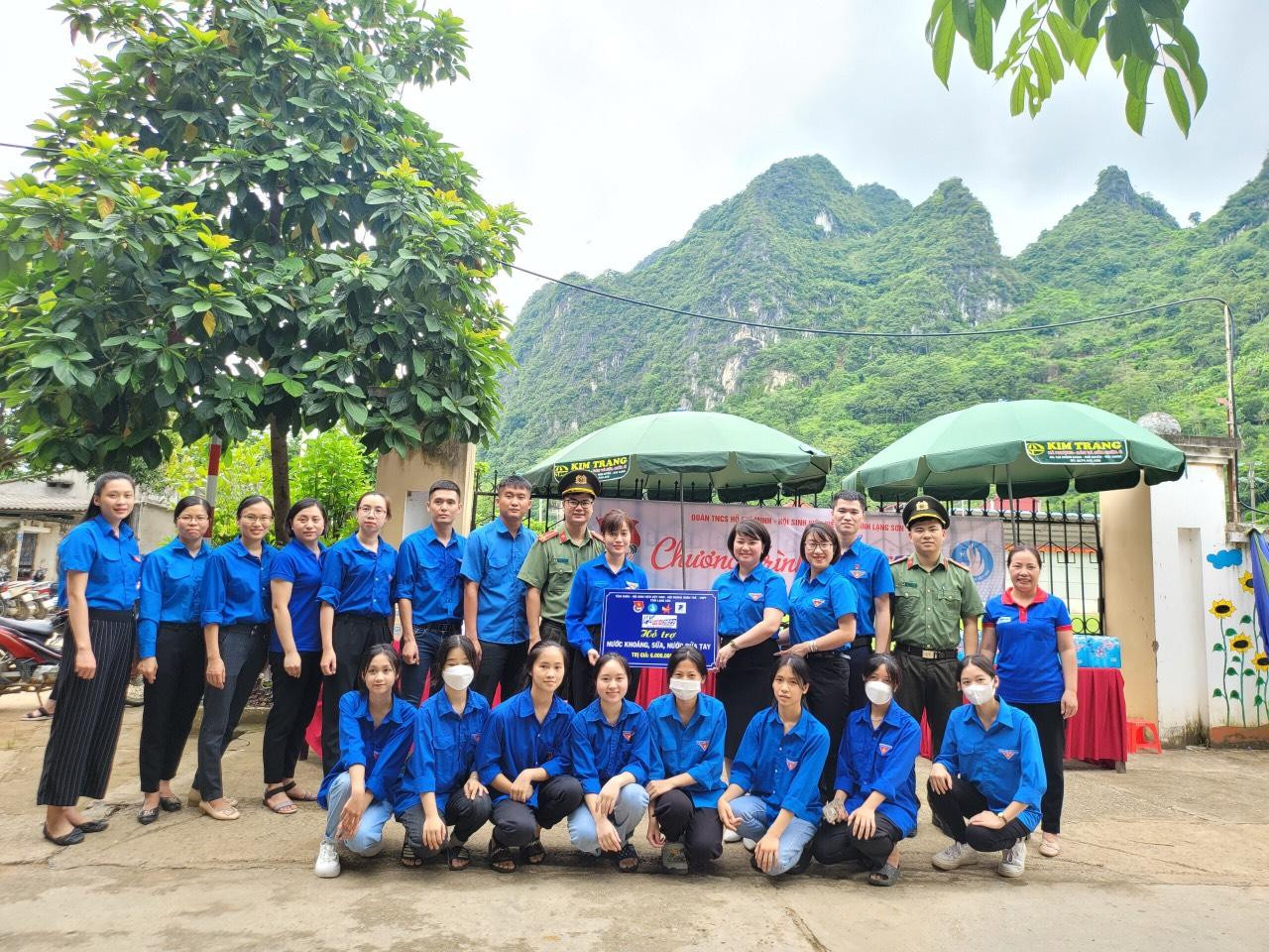 Thí sinh tự tin thi xong Ngữ Văn, cập nhật giải đề ảnh 84