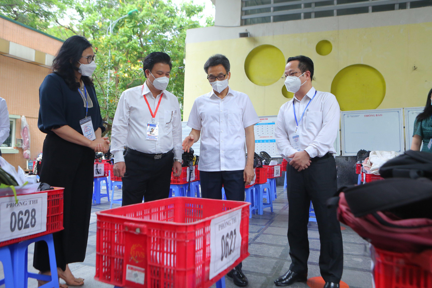 Thí sinh tự tin thi xong Ngữ Văn, cập nhật giải đề ảnh 96