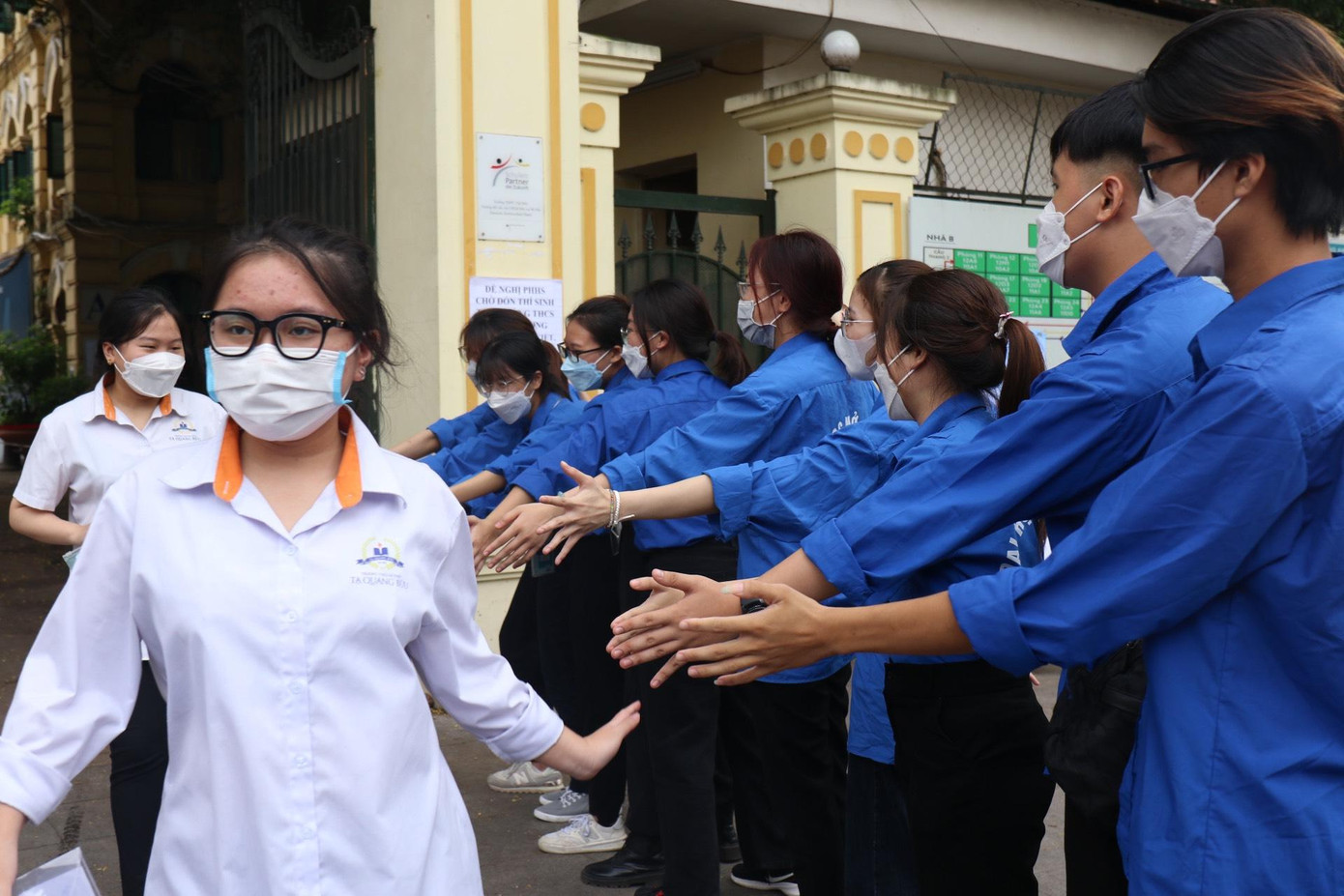 Thí sinh hoàn thành thi tốt nghiệp, cập nhật giải đề Ngoại Ngữ ảnh 18 Thí sinh hoàn thành thi tốt nghiệp, cập nhật giải đề Ngoại Ngữ ảnh 18