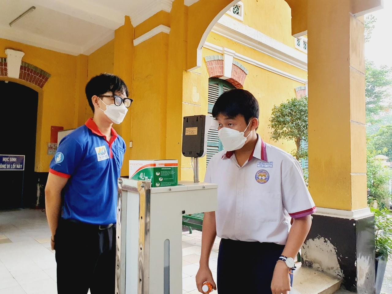 Thí sinh tự tin thi xong Ngữ Văn, cập nhật giải đề ảnh 7