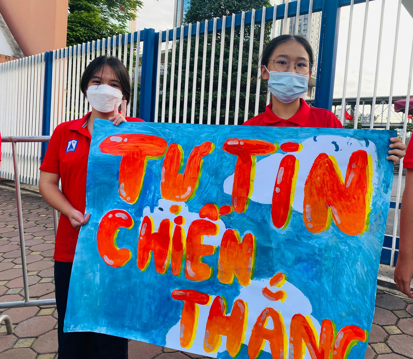 Thí sinh tự tin thi xong Ngữ Văn, cập nhật giải đề ảnh 45