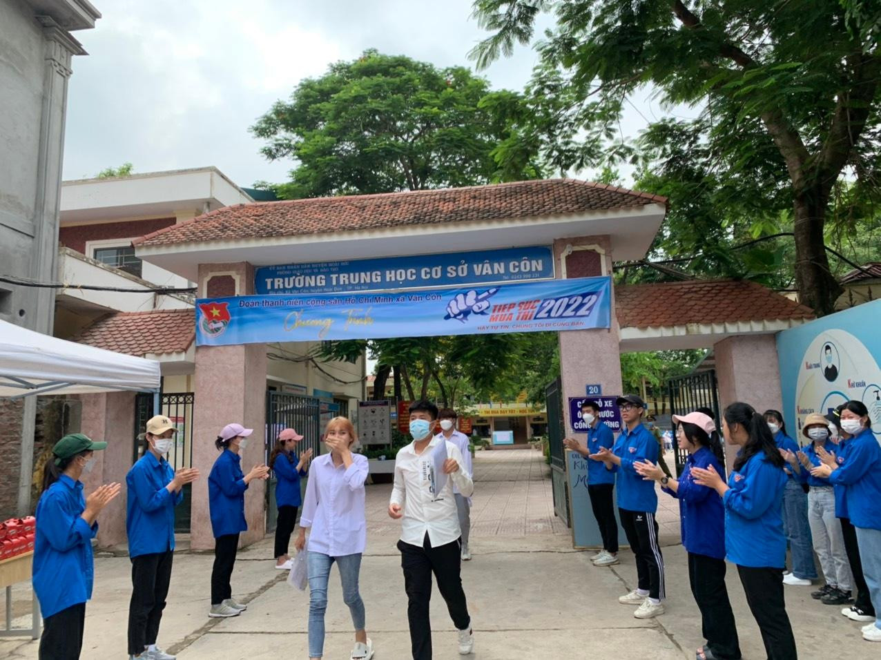 Tại điểm thi trường THCS Vân Côn, Hà Nội. Ảnh Đỗ Hợp