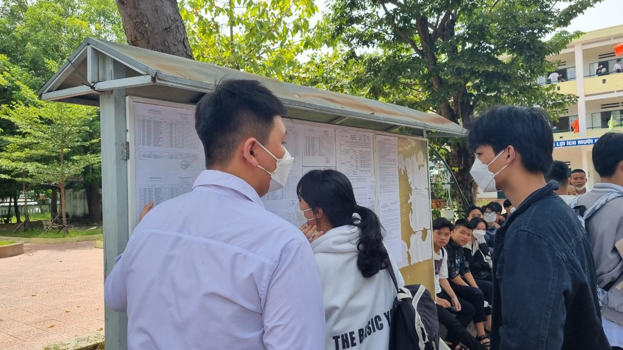 CẬP NHẬT: Hơn 1 triệu thí sinh háo hức làm thủ tục thi tốt nghiệp THPT 2022 ảnh 29 CẬP NHẬT: Hơn 1 triệu thí sinh háo hức làm thủ tục thi tốt nghiệp THPT 2022 ảnh 29