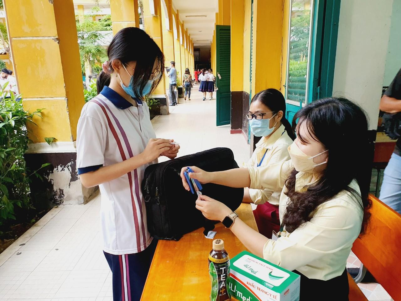 Thí sinh tự tin thi xong Ngữ Văn, cập nhật giải đề ảnh 15