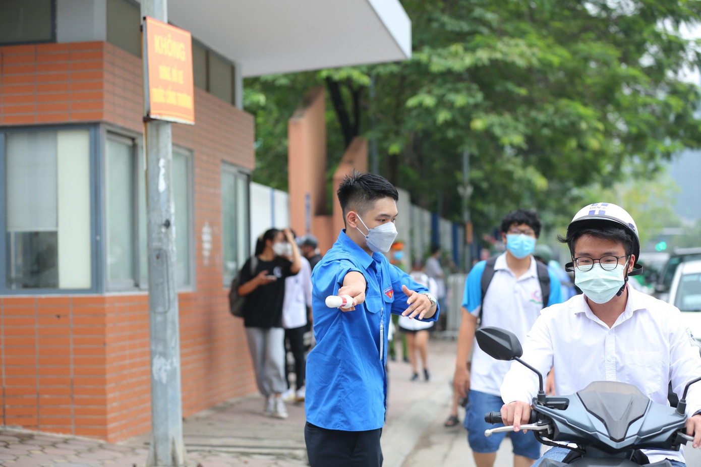 CẬP NHẬT: Hơn 1 triệu thí sinh háo hức làm thủ tục thi tốt nghiệp THPT 2022 ảnh 6 CẬP NHẬT: Hơn 1 triệu thí sinh háo hức làm thủ tục thi tốt nghiệp THPT 2022 ảnh 6