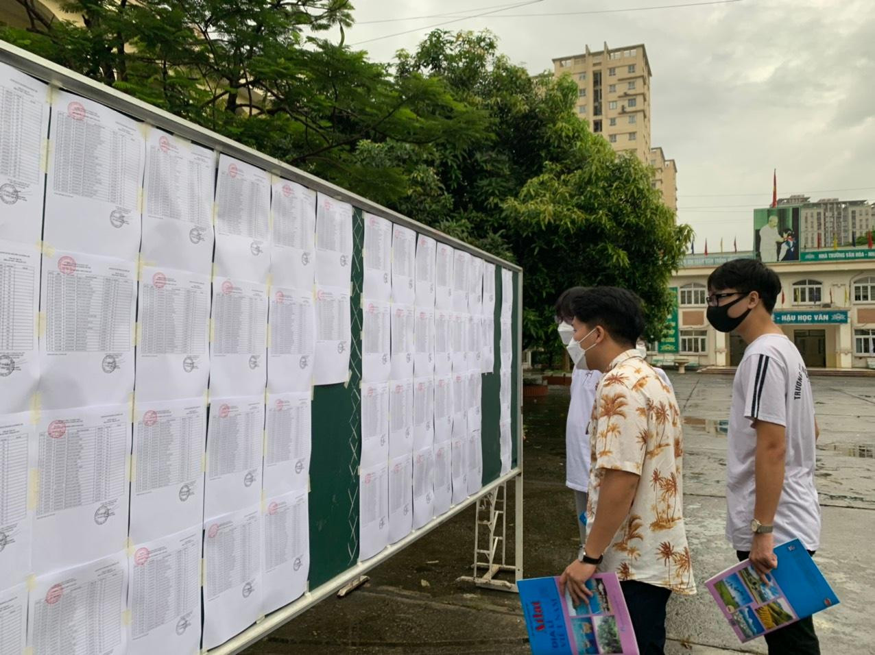 Thí sinh 'thở phào' khi hoàn thành bài thi tổ hợp, cập nhật giải đề 6 môn thi ảnh 7