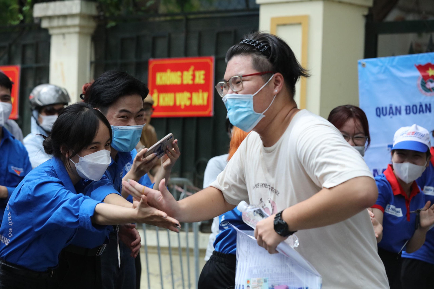 Thí sinh tự tin thi xong Ngữ Văn, cập nhật giải đề ảnh 113