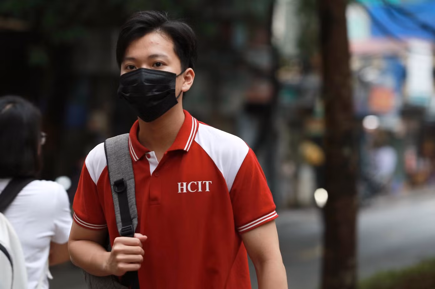 Thí sinh 'thở phào' khi hoàn thành bài thi tổ hợp, cập nhật giải đề 6 môn thi ảnh 15