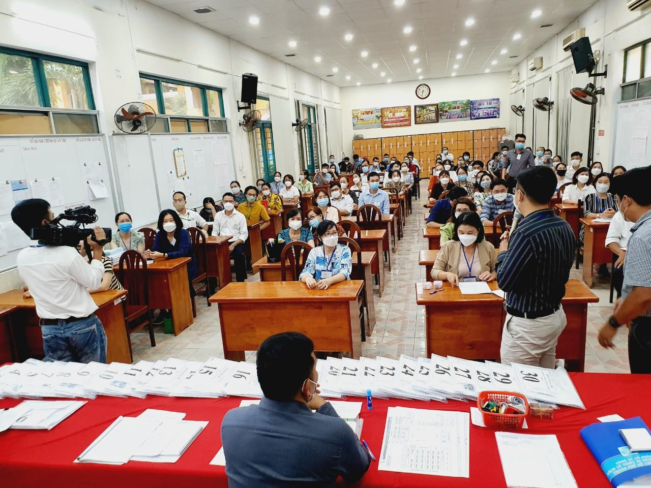 Thí sinh tự tin thi xong Ngữ Văn, cập nhật giải đề ảnh 12