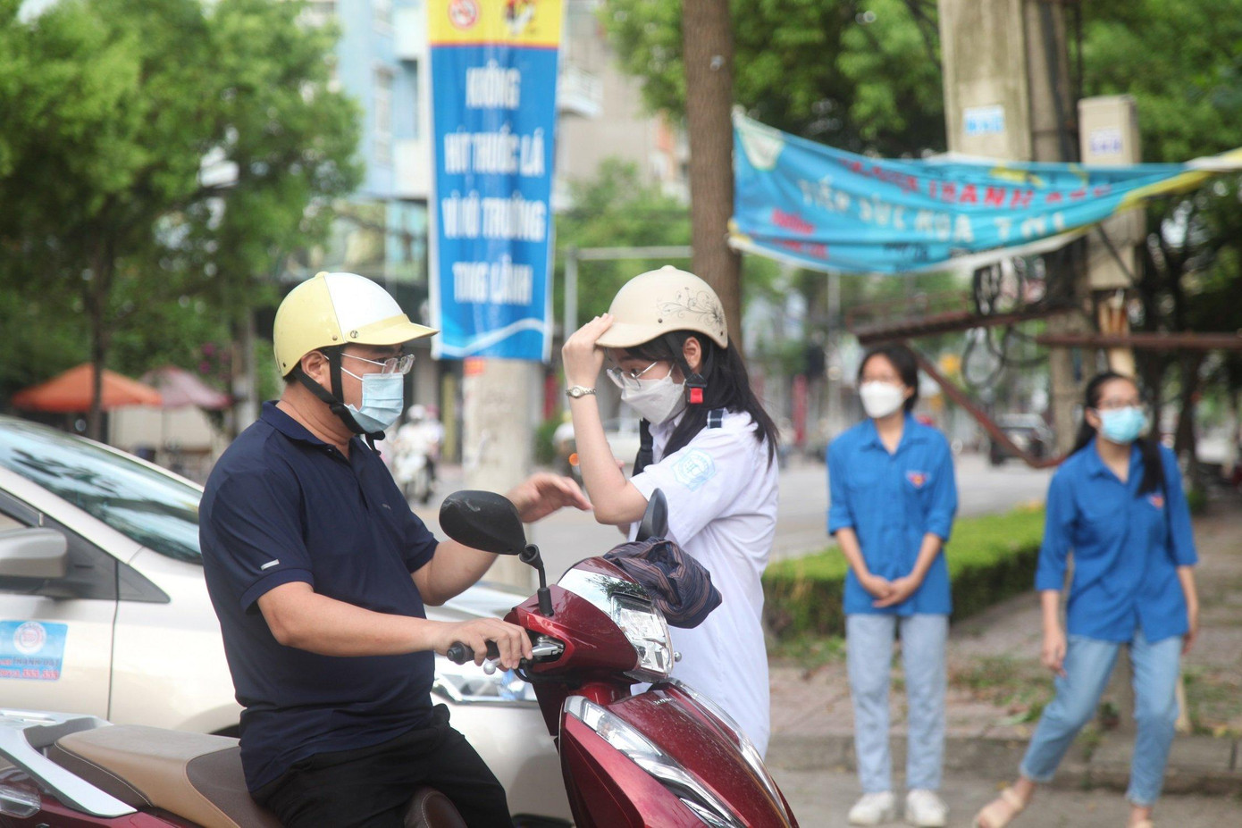 Thí sinh tự tin thi xong Ngữ Văn, cập nhật giải đề ảnh 54