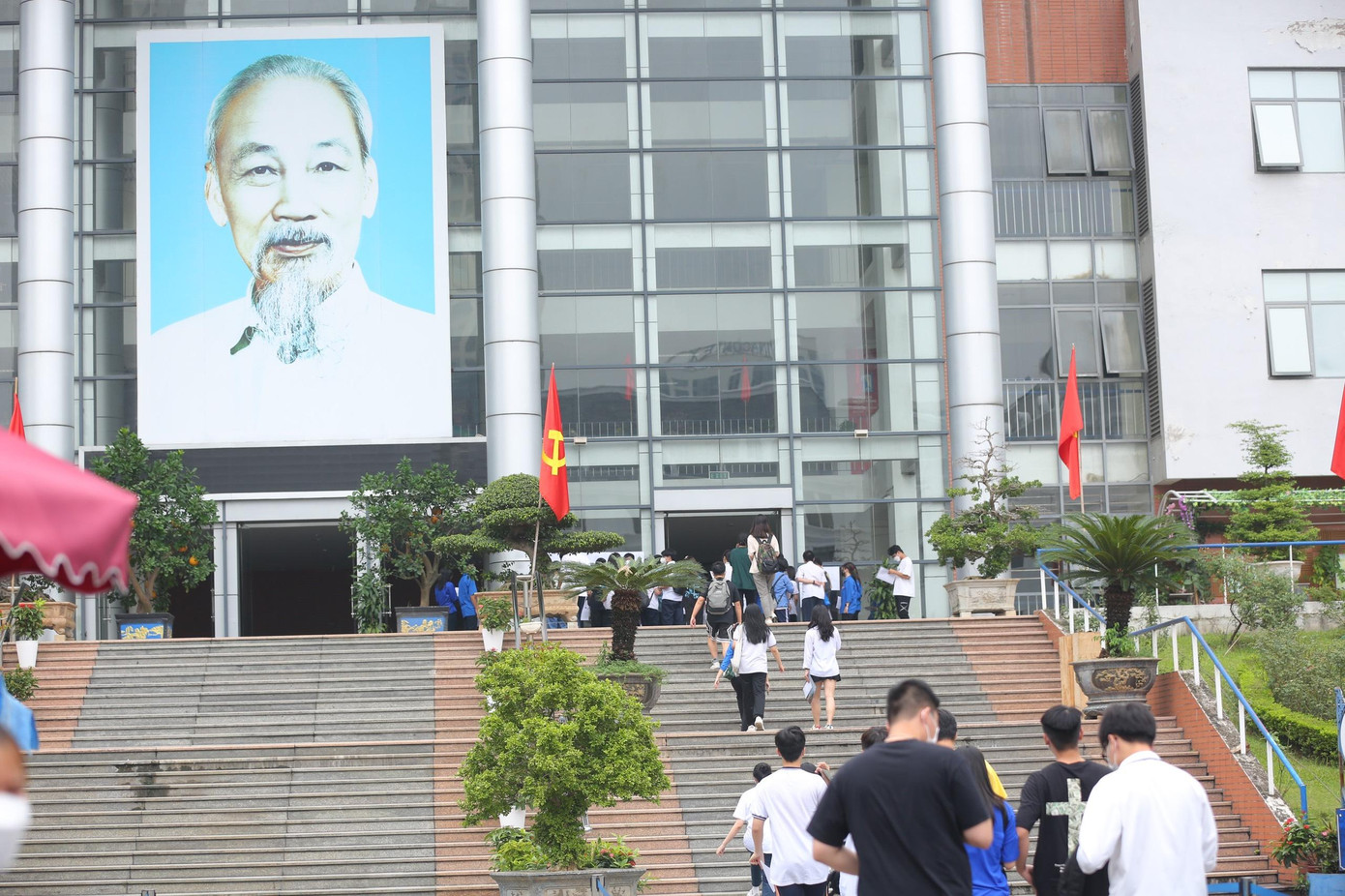 CẬP NHẬT: Hơn 1 triệu thí sinh háo hức làm thủ tục thi tốt nghiệp THPT 2022 ảnh 8 CẬP NHẬT: Hơn 1 triệu thí sinh háo hức làm thủ tục thi tốt nghiệp THPT 2022 ảnh 8