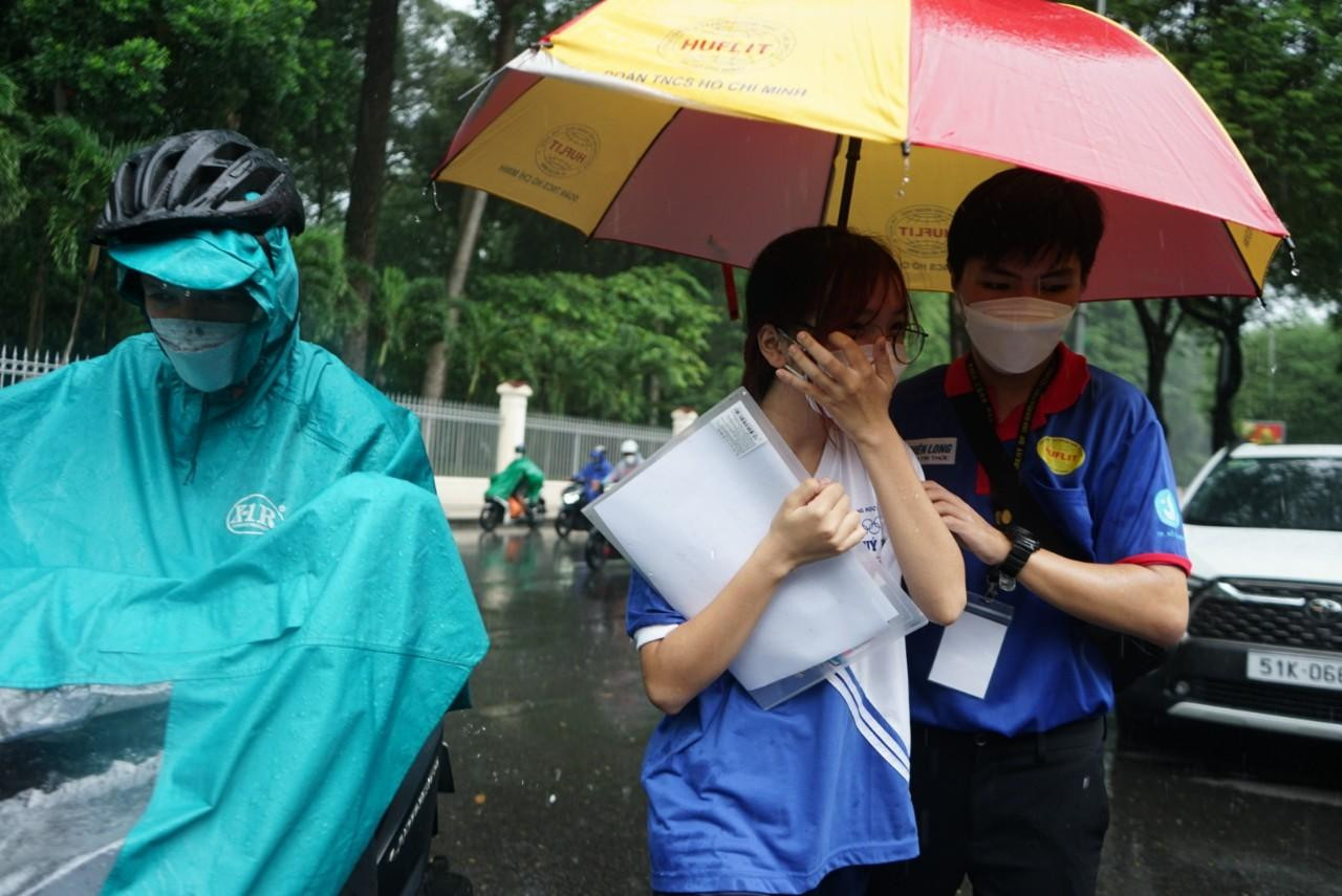 Thí sinh hoàn thành thi tốt nghiệp, cập nhật giải đề Ngoại Ngữ ảnh 4 Thí sinh hoàn thành thi tốt nghiệp, cập nhật giải đề Ngoại Ngữ ảnh 4