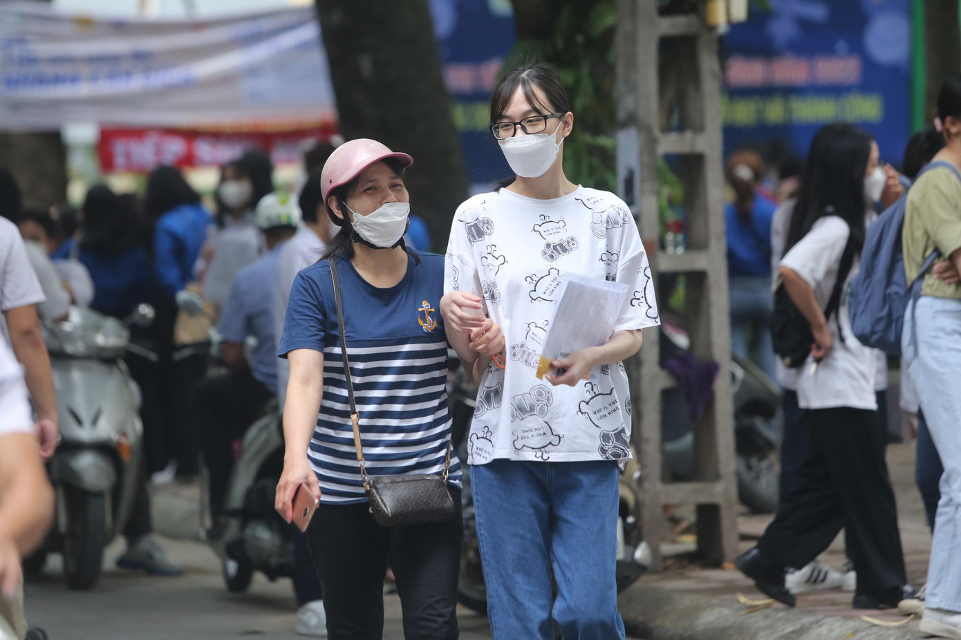 Thí sinh tự tin thi xong Ngữ Văn, cập nhật giải đề ảnh 116