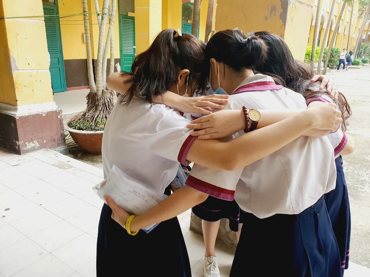 Thí sinh tự tin thi xong Ngữ Văn, cập nhật giải đề ảnh 57