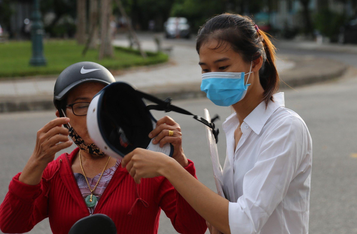 Thí sinh tự tin thi xong Ngữ Văn, cập nhật giải đề ảnh 64