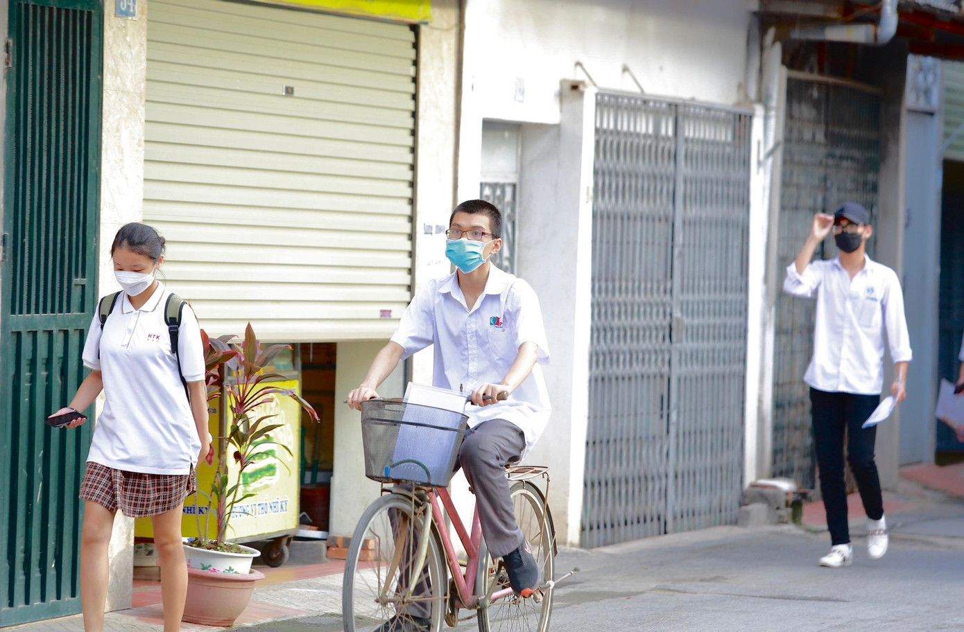 Thí sinh tự tin thi xong Ngữ Văn, cập nhật giải đề ảnh 32