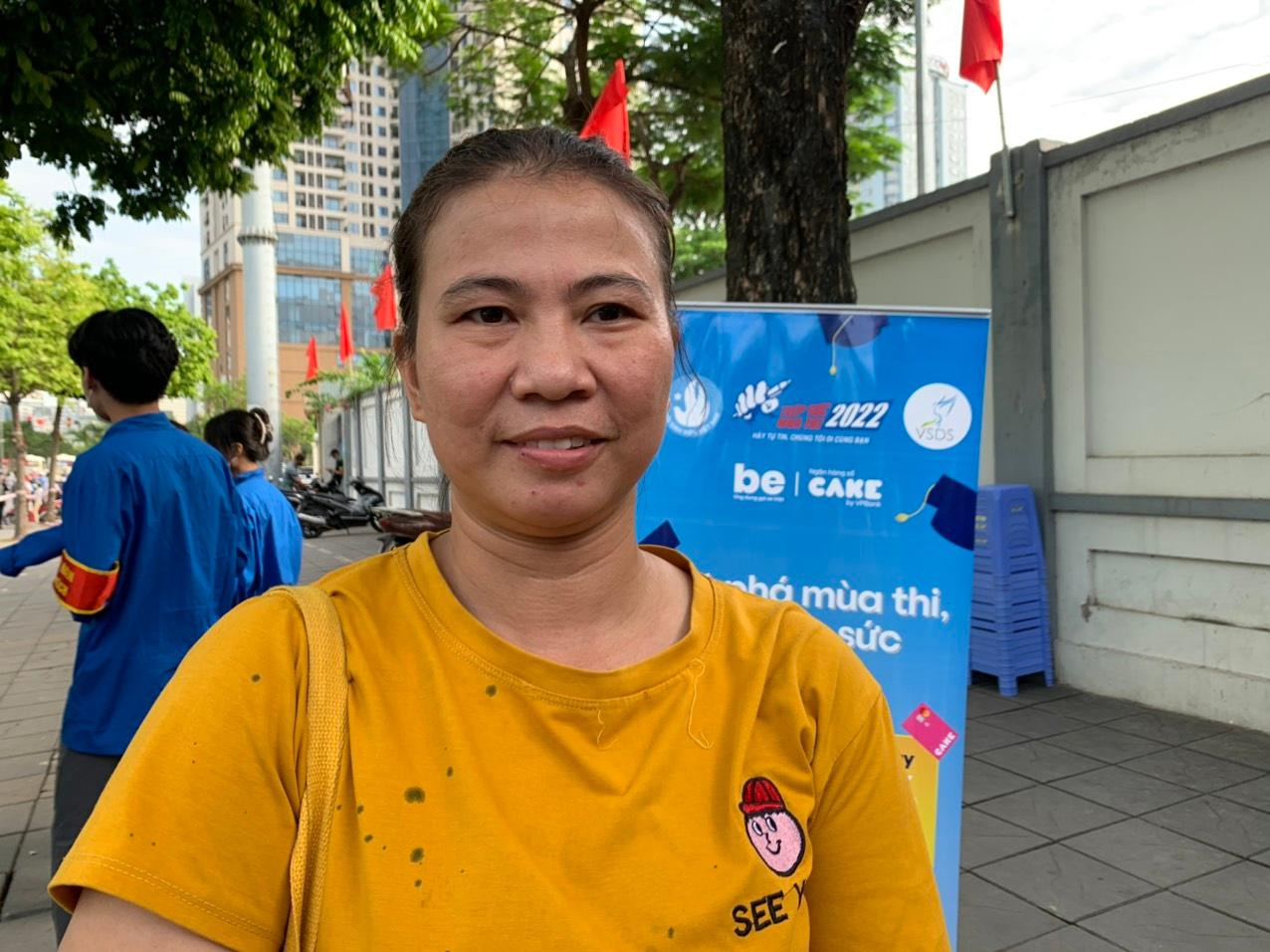 Tôi không áp lực với con. Nếu không vào được nguyện vọng con thích thì cánh cửa khác vẫn mở ra thôi”- chị Mỹ chưa sẻ.