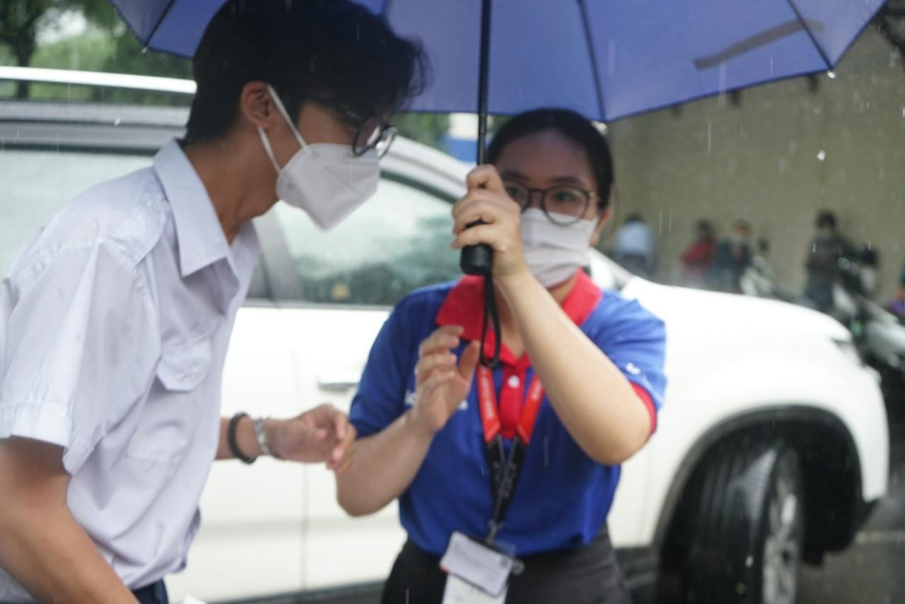 Thí sinh hoàn thành thi tốt nghiệp, cập nhật giải đề Ngoại Ngữ ảnh 3 Thí sinh hoàn thành thi tốt nghiệp, cập nhật giải đề Ngoại Ngữ ảnh 3