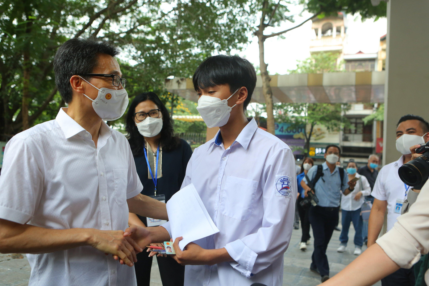 Thí sinh tự tin thi xong Ngữ Văn, cập nhật giải đề ảnh 109