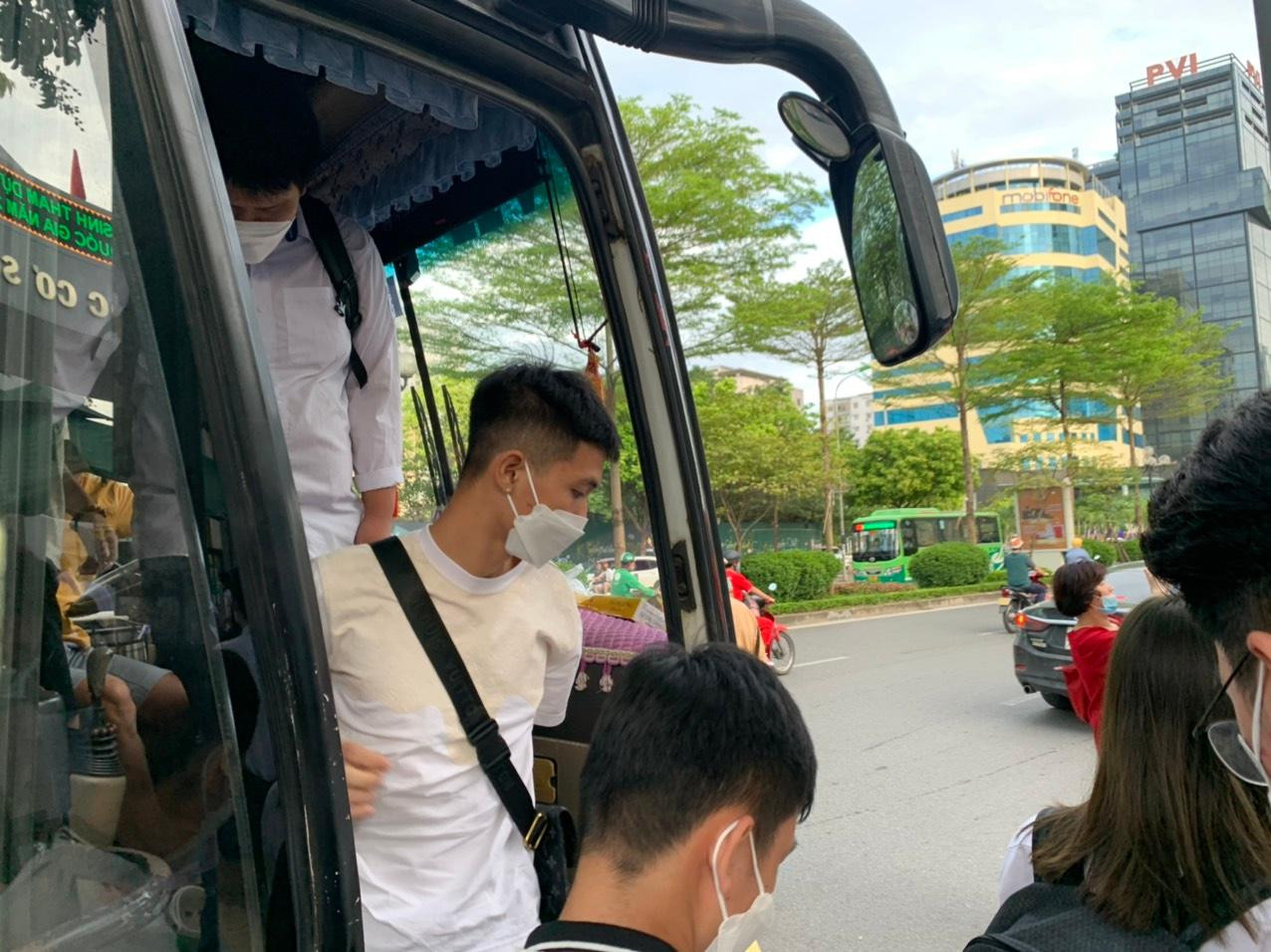 Thí sinh tự tin thi xong Ngữ Văn, cập nhật giải đề ảnh 19