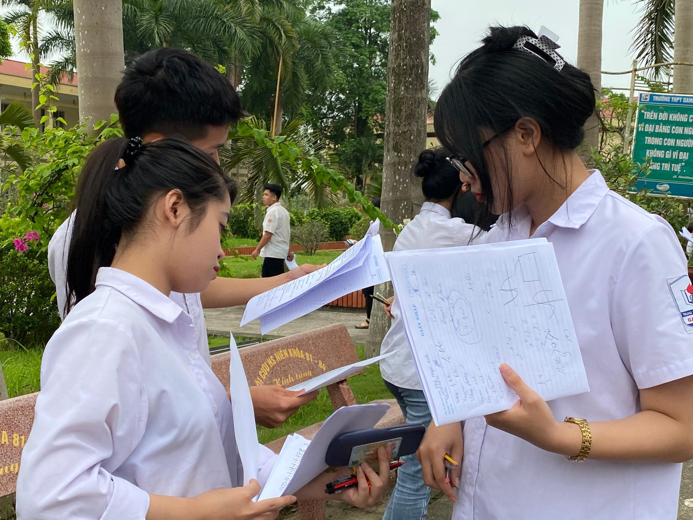 Gần một triệu thí sinh hoàn thành thi môn Toán, liệu có mưa điểm 10? ảnh 71 Gần một triệu thí sinh hoàn thành thi môn Toán, liệu có mưa điểm 10? ảnh 71