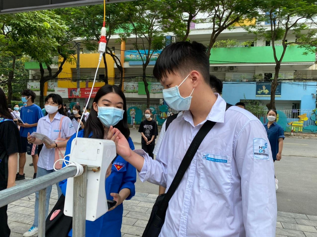 CẬP NHẬT: Hơn 1 triệu thí sinh háo hức làm thủ tục thi tốt nghiệp THPT 2022 ảnh 14 CẬP NHẬT: Hơn 1 triệu thí sinh háo hức làm thủ tục thi tốt nghiệp THPT 2022 ảnh 14