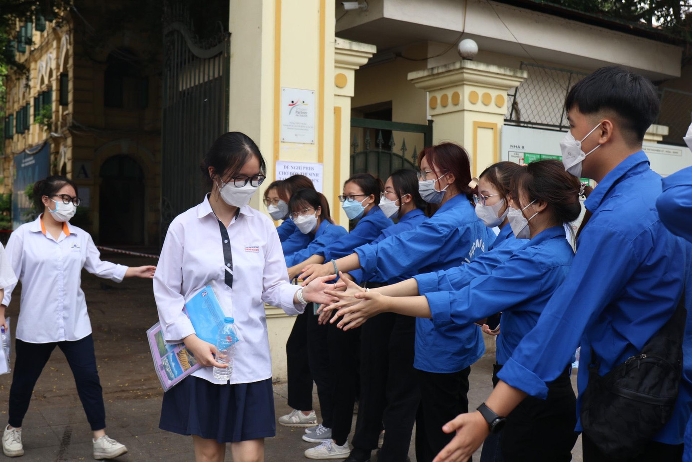 Thí sinh hoàn thành thi tốt nghiệp, cập nhật giải đề Ngoại Ngữ ảnh 19 Thí sinh hoàn thành thi tốt nghiệp, cập nhật giải đề Ngoại Ngữ ảnh 19
