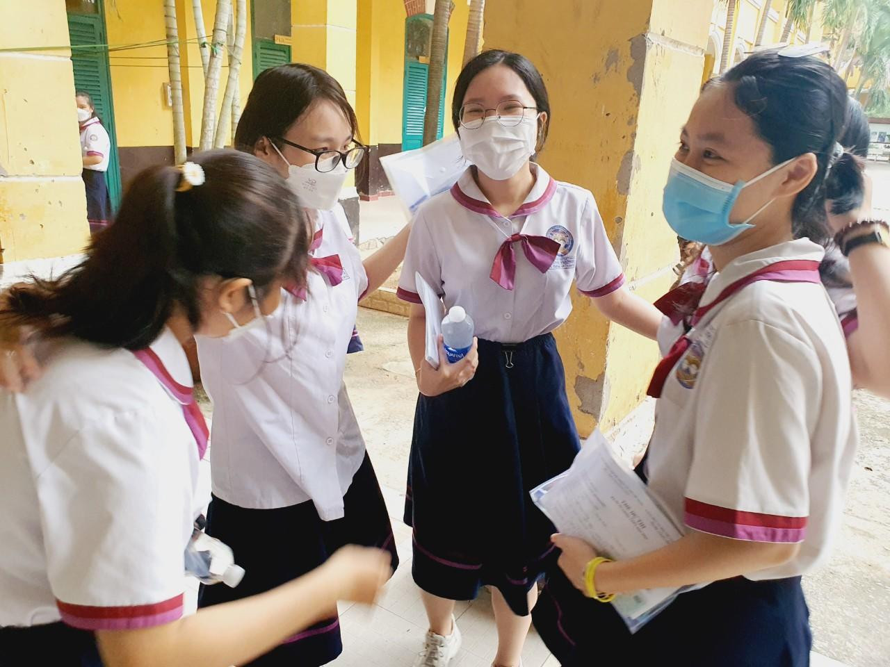 Thí sinh tự tin thi xong Ngữ Văn, cập nhật giải đề ảnh 56