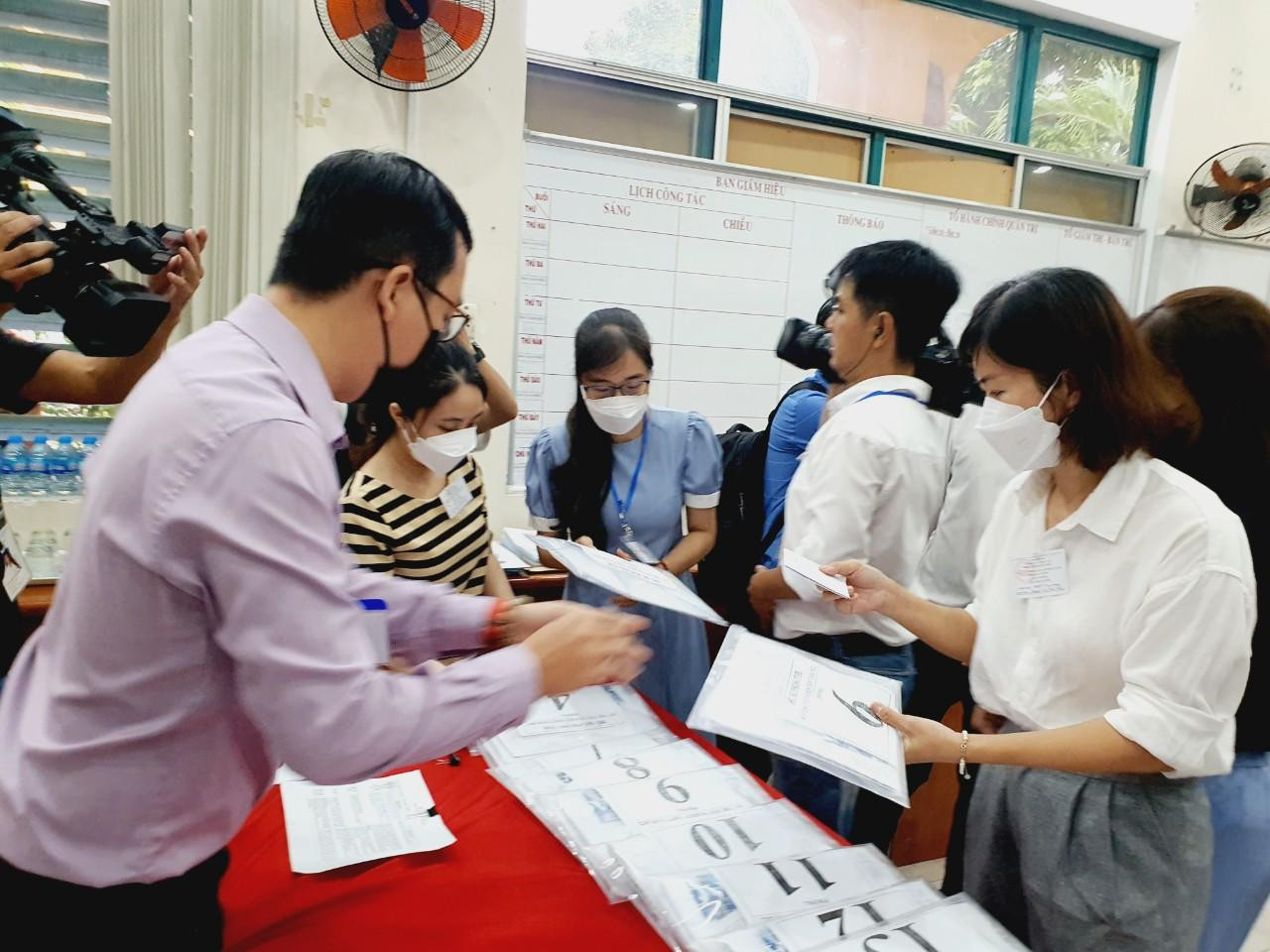 Thí sinh tự tin thi xong Ngữ Văn, cập nhật giải đề ảnh 11