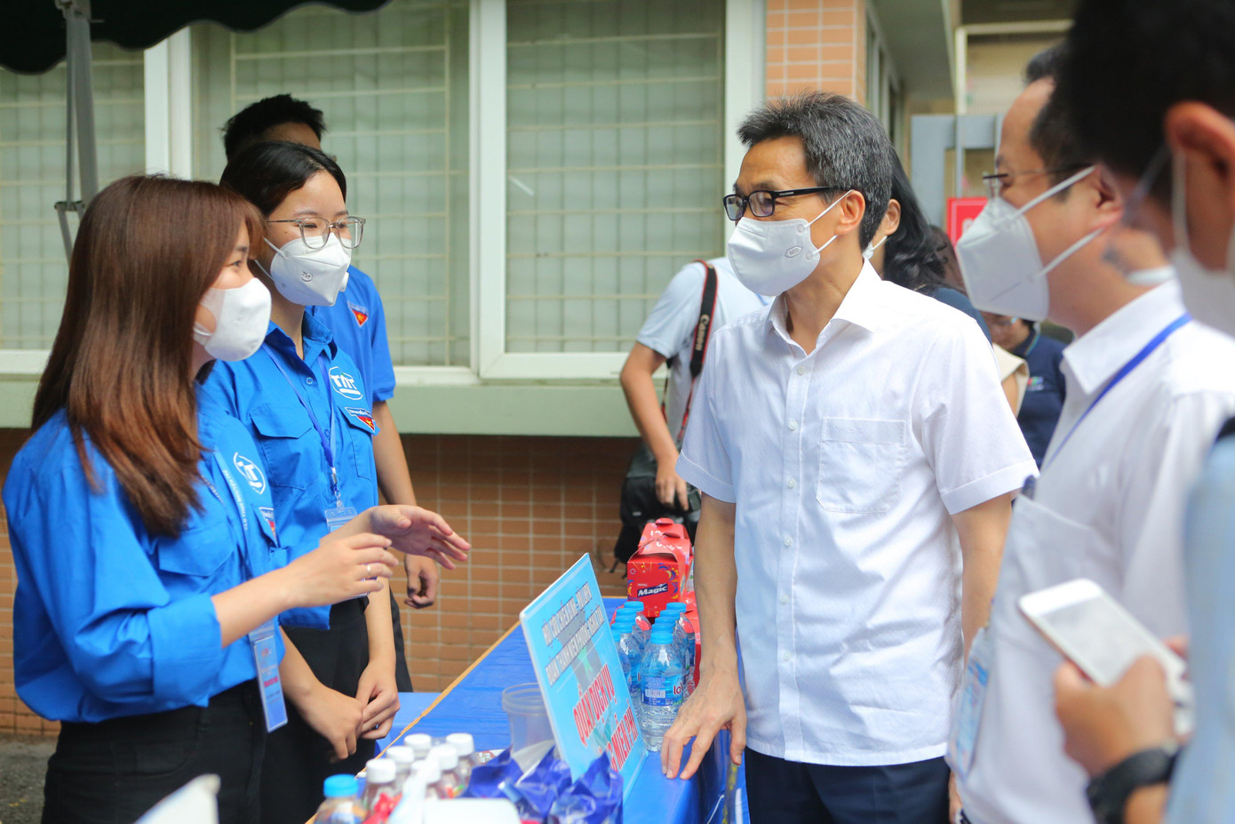 Thí sinh tự tin thi xong Ngữ Văn, cập nhật giải đề ảnh 94